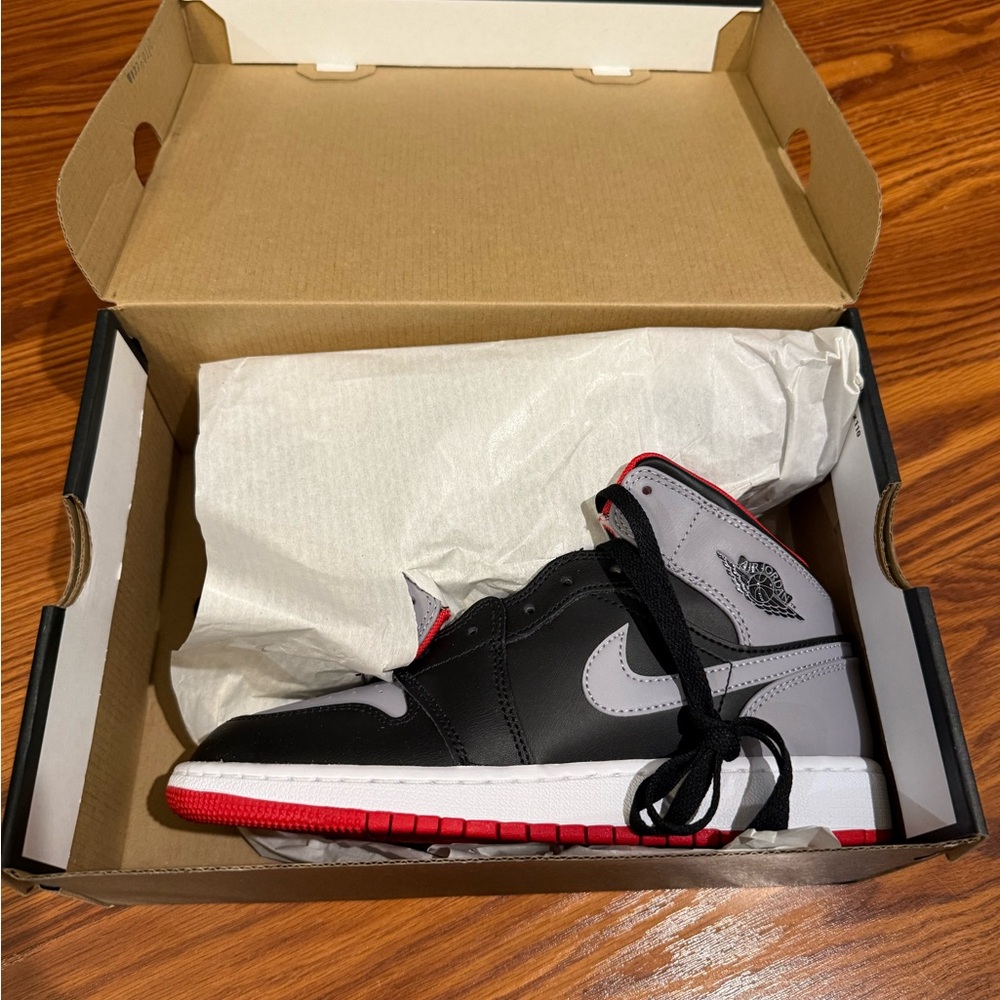 Nike Air Force 1 Mid- 6 youth NEVER WORN!! Black/red/ grey